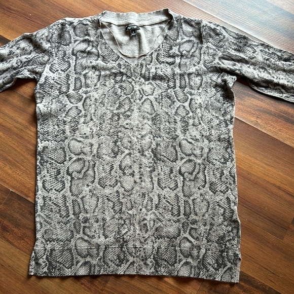 Apt 9 Snake Skin Printed Sweater Size Medium - Picture 2 of 11